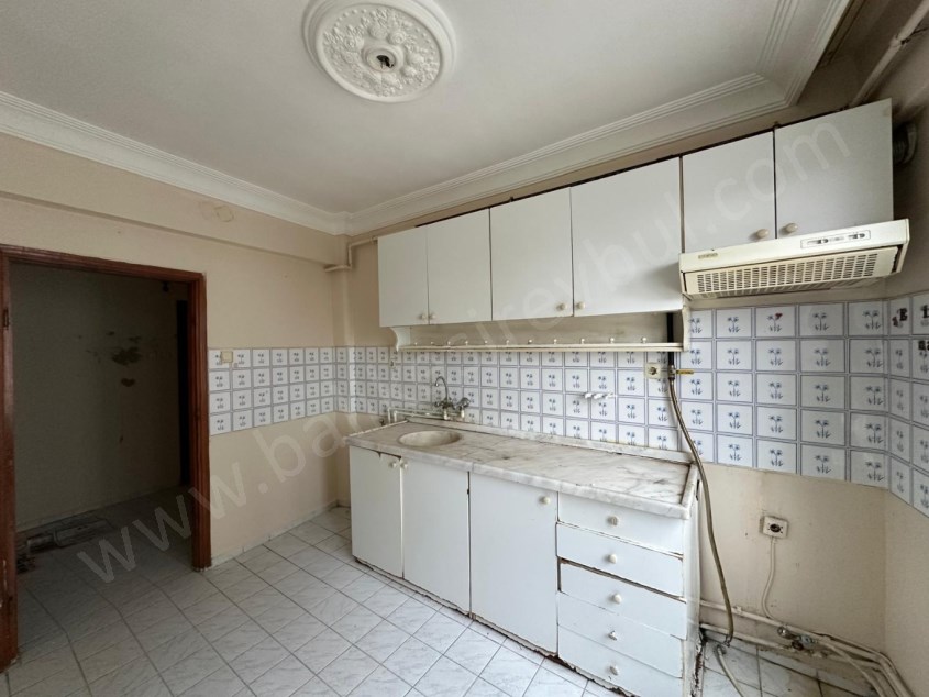 BALIKESİR SATILIK DAİRE SAFİR DEN ÇARŞI MERKEZE YÜRÜME MESAFESİNDE 3+1 105 M2 KOMBİLİ ARAKAT DAİRE