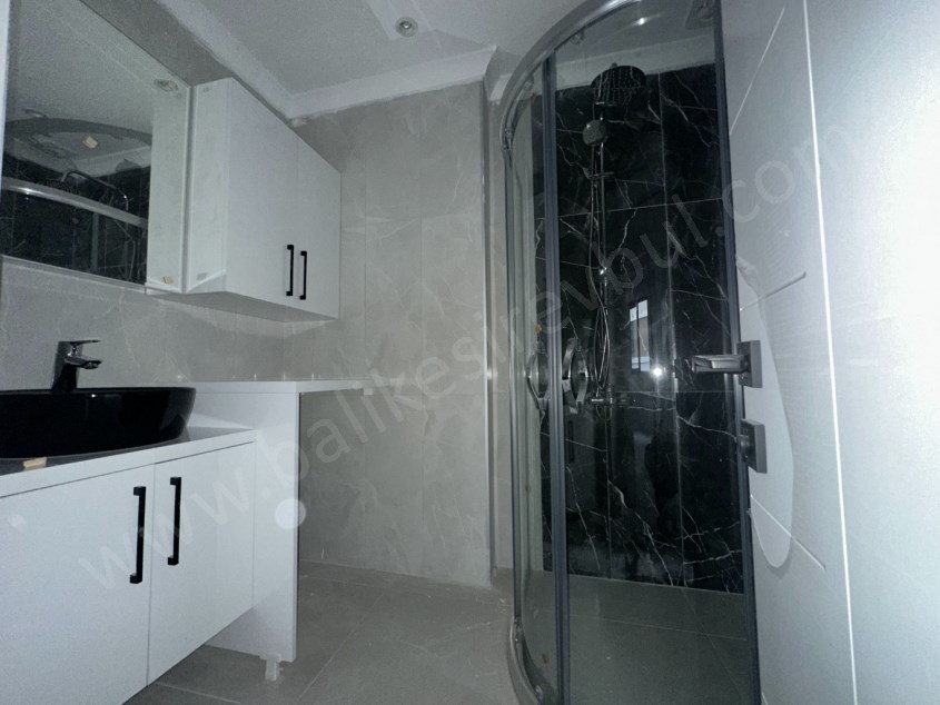  BALIKESİR KİRALIK DAİRE SAFİR DEN STADYUM YAKINI 2+1 62 M2 ASANSÖRLÜ SIFIR LUX SON KAT DAİRE