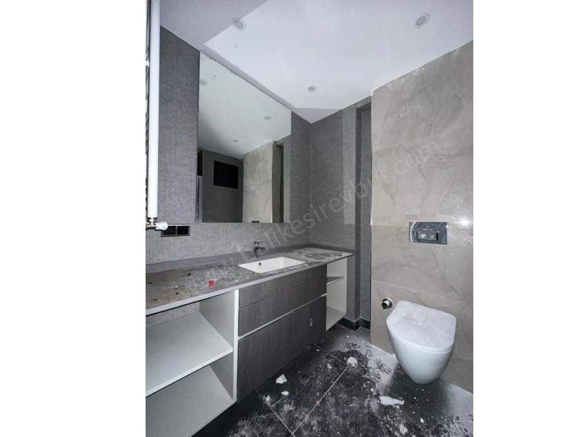 BALIKESİR KİRALIK DAİRE SAFİR DEN AYYILDIZ KONUTLARI 3+1 129 M2 HAVUZLU KAPALI OTOPARKLI LUX ARAKAT