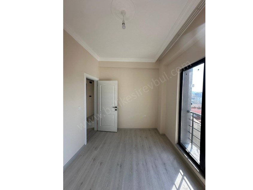 BALIKESİR KİRALIK DAİRE SAFİR DEN GAZİOSMANPAŞA DOKUMA CAD.ORGANİZE YAK.2+1 AMERİKAN MUTFAKLI ARAKAT