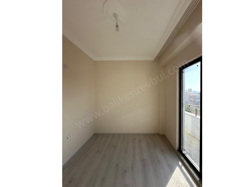 BALIKESİR KİRALIK DAİRE SAFİR DEN GAZİOSMANPAŞA DOKUMA CAD.ORGANİZE YAK.2+1 AMERİKAN MUTFAKLI ARAKAT