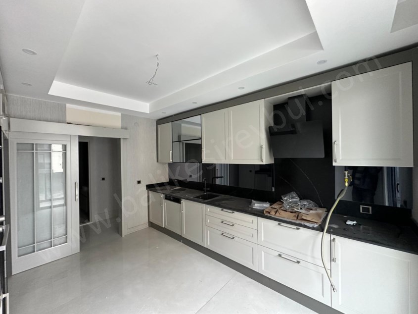 BALIKESİR KİRALIK DAİRE SAFİR DEN AYYILDIZ KONUTLARI 3+1 133 M2 HAVUZLU KAPALI OTOPARKLI LUX ARAKAT