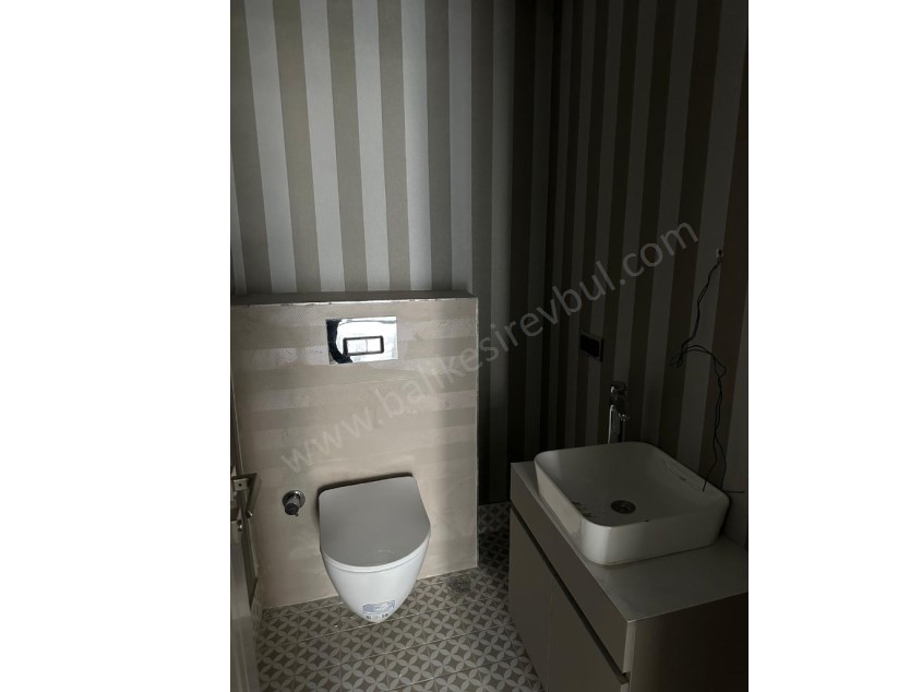 BALIKESİR KİRALIK DAİRE SAFİR DEN AYYILDIZ KONUTLARI 3+1 133 M2 HAVUZLU KAPALI OTOPARKLI LUX ARAKAT