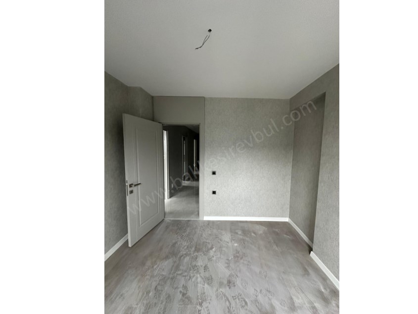 BALIKESİR KİRALIK DAİRE SAFİR DEN AYYILDIZ KONUTLARI 3+1 133 M2 HAVUZLU KAPALI OTOPARKLI LUX SON KAT