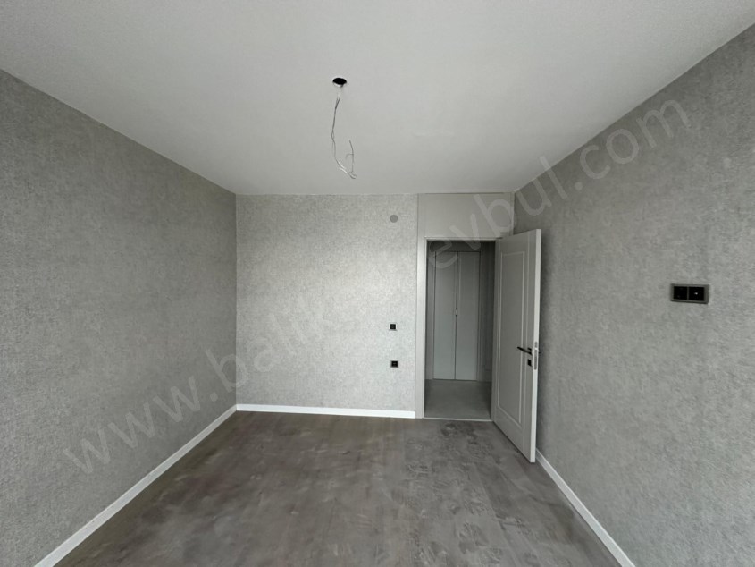 BALIKESİR KİRALIK DAİRE SAFİR DEN AYYILDIZ KONUTLARI 3+1 133 M2 HAVUZLU KAPALI OTOPARKLI LUX SON KAT