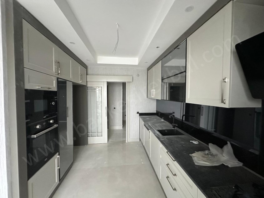 BALIKESİR KİRALIK DAİRE SAFİR DEN AYYILDIZ KONUTLARI 3+1 133 M2 HAVUZLU KAPALI OTOPARKLI LUX SON KAT