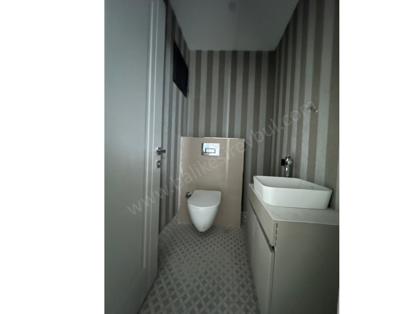 BALIKESİR KİRALIK DAİRE SAFİR DEN AYYILDIZ KONUTLARI 3+1 133 M2 HAVUZLU KAPALI OTOPARKLI LUX SON KAT