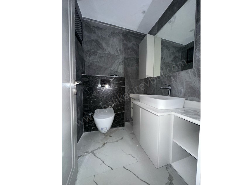 BALIKESİR KİRALIK DAİRE SAFİR DEN AYYILDIZ KONUTLARI 3+1 133 M2 HAVUZLU KAPALI OTOPARKLI LUX ARAKAT