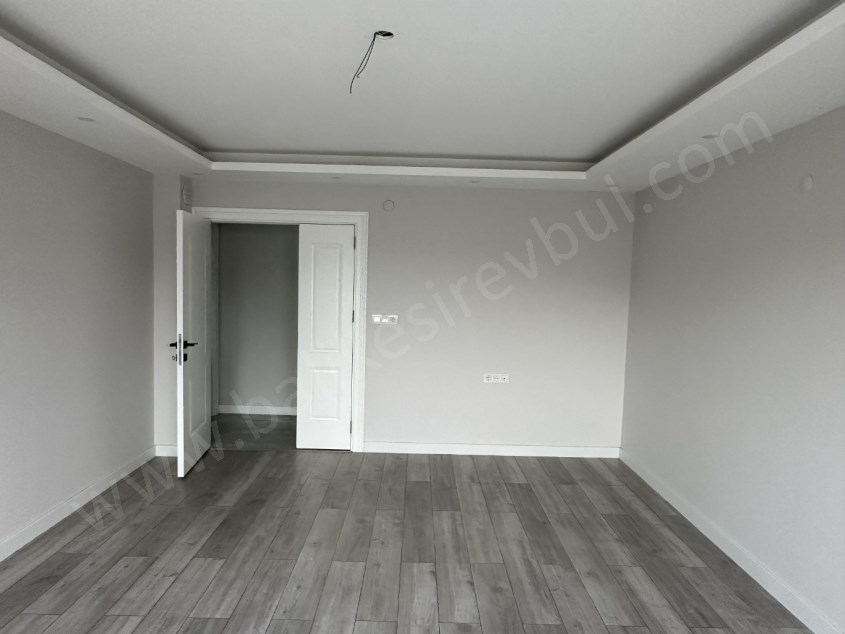 BALIKESİR KİRALIK DAİRE SAFİR PAŞAALANI BANDIRMA CAD.2+1 105 M2 ASANSÖRLÜ KAPALI OTOPARKLI LUX DAİRE
