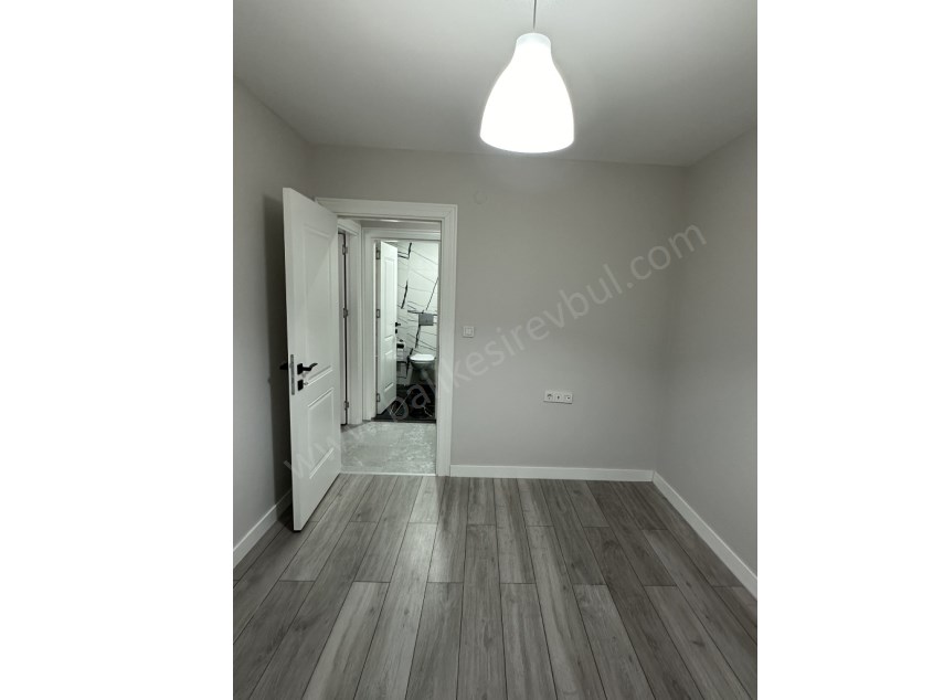 BALIKESİR KİRALIK DAİRE SAFİR PAŞAALANI BANDIRMA CAD.2+1 105 M2 ASANSÖRLÜ KAPALI OTOPARKLI LUX DAİRE