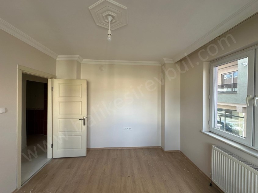 BALIKESİR KİRALIK DAİRE  SAFİR DEN YILDIRIM CAD.ÜZERİ 3+1 120 M2 AMERİKAN MUTFAKLI KOMBİLİ DAİRE