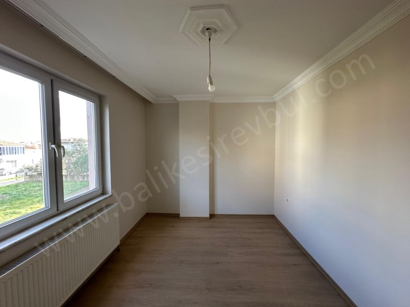 BALIKESİR KİRALIK DAİRE  SAFİR DEN YILDIRIM CAD.ÜZERİ 3+1 120 M2 AMERİKAN MUTFAKLI KOMBİLİ DAİRE