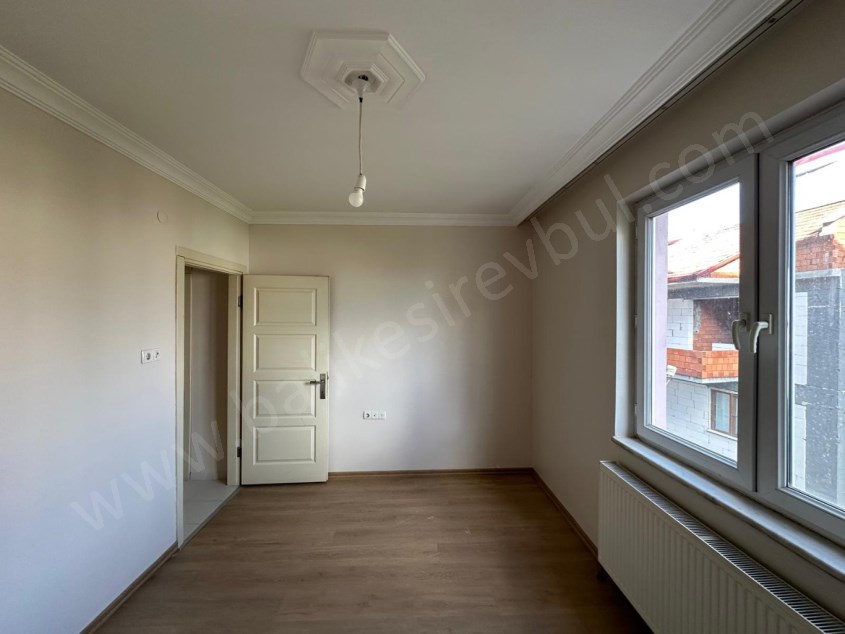 BALIKESİR KİRALIK DAİRE  SAFİR DEN YILDIRIM CAD.ÜZERİ 3+1 120 M2 AMERİKAN MUTFAKLI KOMBİLİ DAİRE