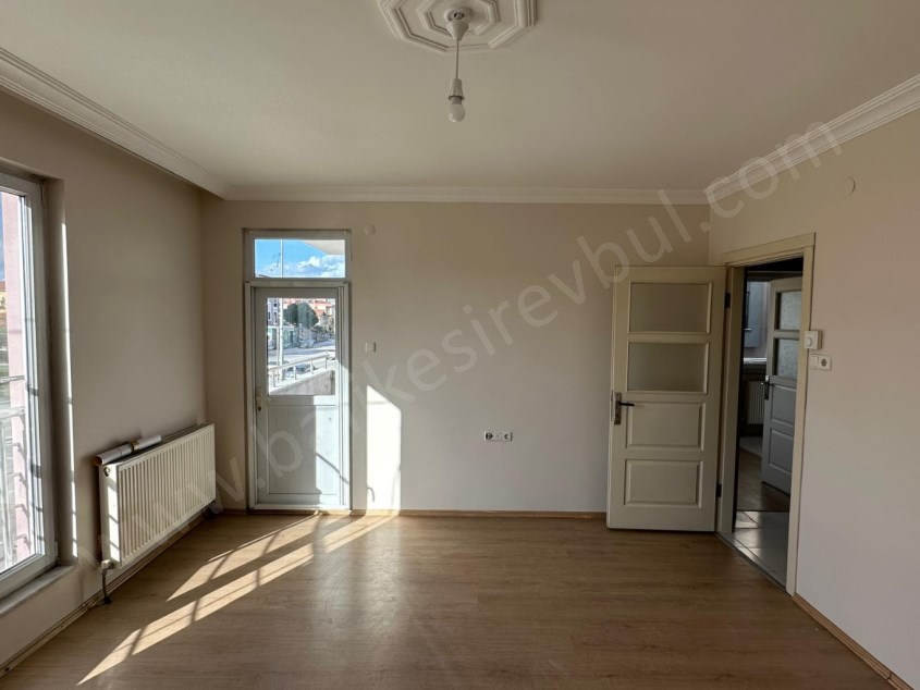 BALIKESİR KİRALIK DAİRE  SAFİR DEN YILDIRIM CAD.ÜZERİ 3+1 120 M2 AMERİKAN MUTFAKLI KOMBİLİ DAİRE