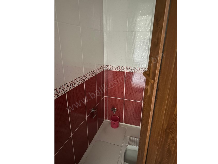 BALIKESİR KİRALIK DAİRE  SAFİR DEN YILDIRIM CAD.ÜZERİ 3+1 120 M2 AMERİKAN MUTFAKLI KOMBİLİ DAİRE