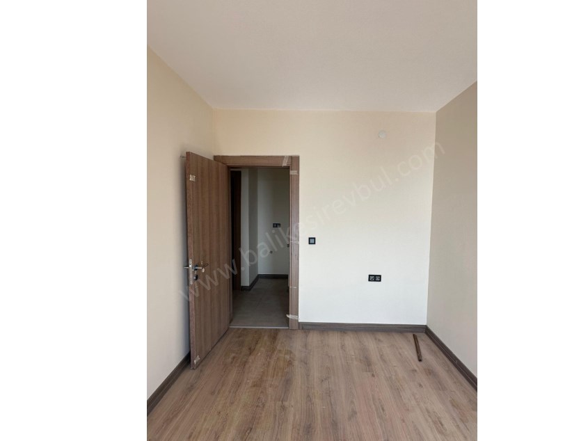 BALIKESİR KİRALIK DAİRE SAFİR DEN KUVAİ MİLLİYE TOKİ 2.ETAPTA 3+1 110 M2 FULL ŞEHİR MANZARALI ARAKAT