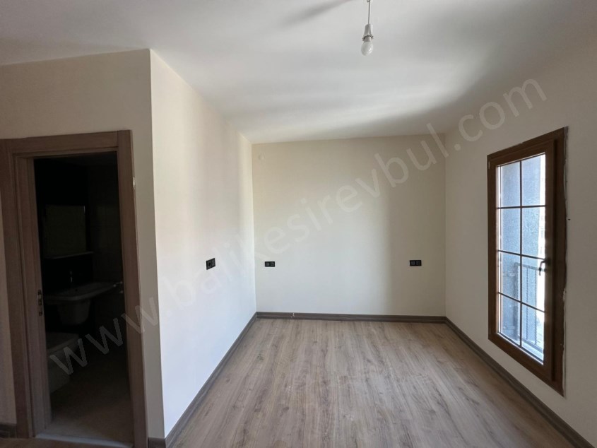 BALIKESİR KİRALIK DAİRE SAFİR DEN KUVAİ MİLLİYE TOKİ 2.ETAPTA 3+1 110 M2 FULL ŞEHİR MANZARALI ARAKAT