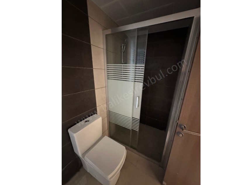 BALIKESİR KİRALIK DAİRE SAFİR DEN KUVAİ MİLLİYE TOKİ 2.ETAPTA 3+1 110 M2 FULL ŞEHİR MANZARALI ARAKAT