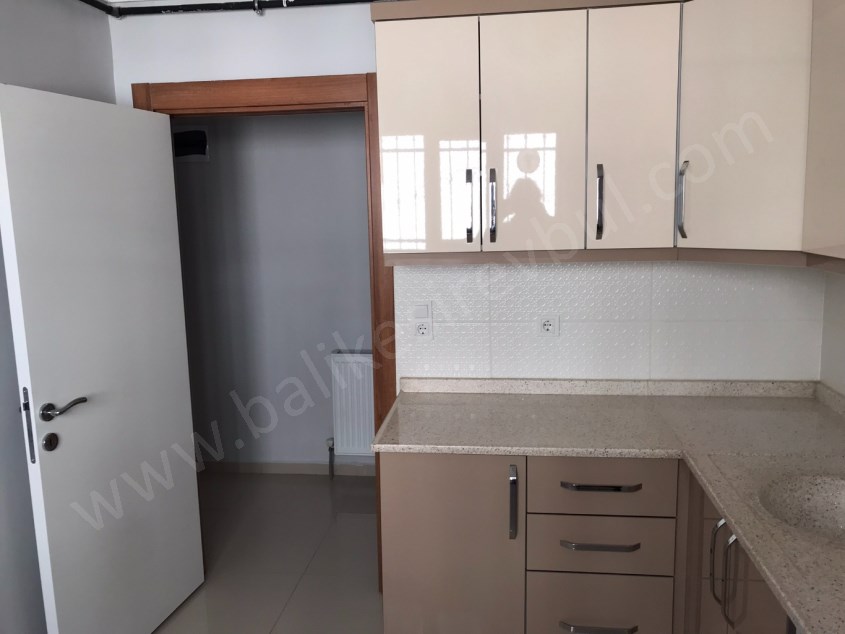 BALIKESİR KİRALIK DAİRE SAFİR DEN ÇEVREYOLU YAKINI AYRI MUTFAKLI 1+1 70M2 ASANSÖRLÜ BODRUM KAT DAİRE