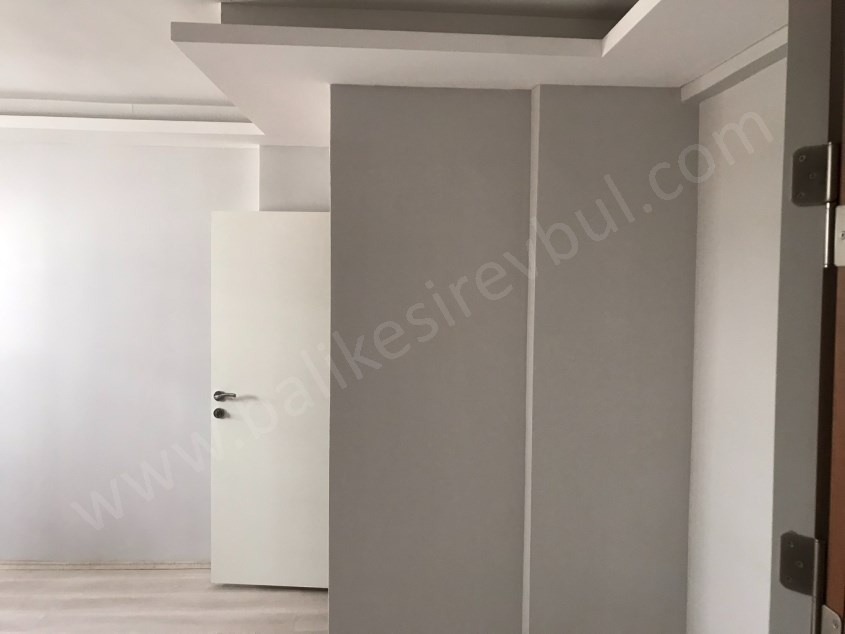 BALIKESİR KİRALIK DAİRE SAFİR DEN ÇEVREYOLU YAKINI AYRI MUTFAKLI 1+1 70M2 ASANSÖRLÜ BODRUM KAT DAİRE