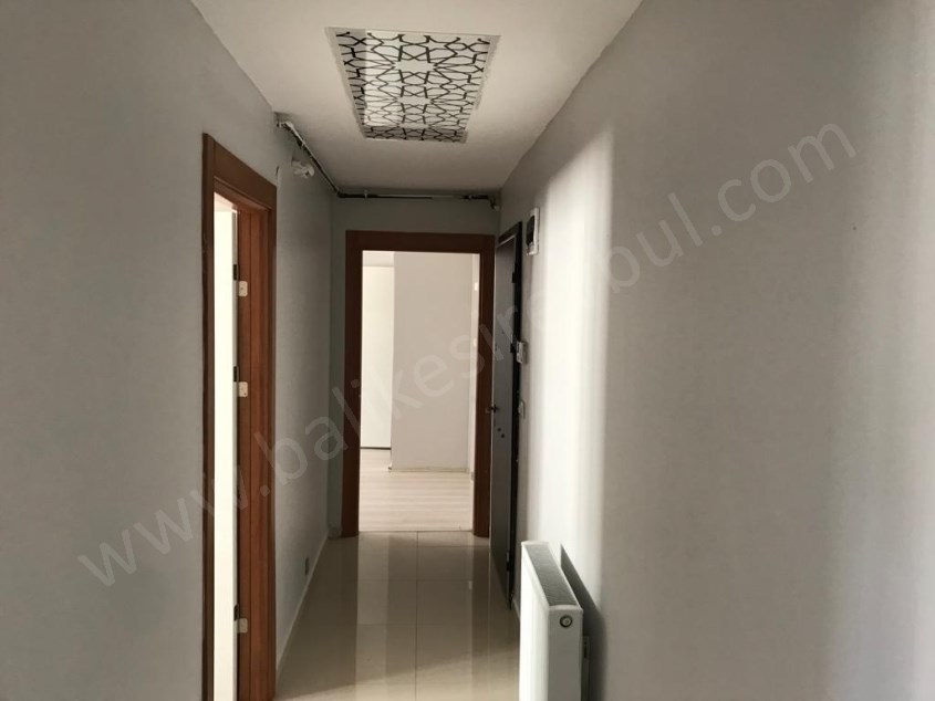 BALIKESİR KİRALIK DAİRE SAFİR DEN ÇEVREYOLU YAKINI AYRI MUTFAKLI 1+1 70M2 ASANSÖRLÜ BODRUM KAT DAİRE