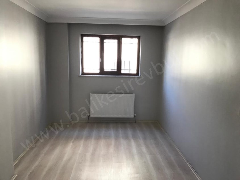 BALIKESİR KİRALIK DAİRE SAFİR DEN ÇEVREYOLU YAKINI AYRI MUTFAKLI 1+1 70M2 ASANSÖRLÜ BODRUM KAT DAİRE