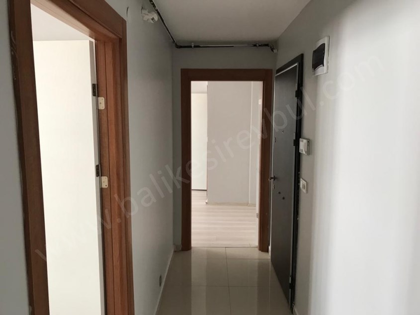 BALIKESİR KİRALIK DAİRE SAFİR DEN ÇEVREYOLU YAKINI AYRI MUTFAKLI 1+1 70M2 ASANSÖRLÜ BODRUM KAT DAİRE