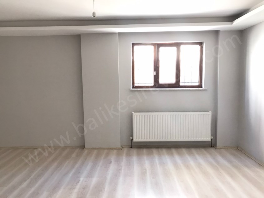 BALIKESİR KİRALIK DAİRE SAFİR DEN ÇEVREYOLU YAKINI AYRI MUTFAKLI 1+1 70M2 ASANSÖRLÜ BODRUM KAT DAİRE