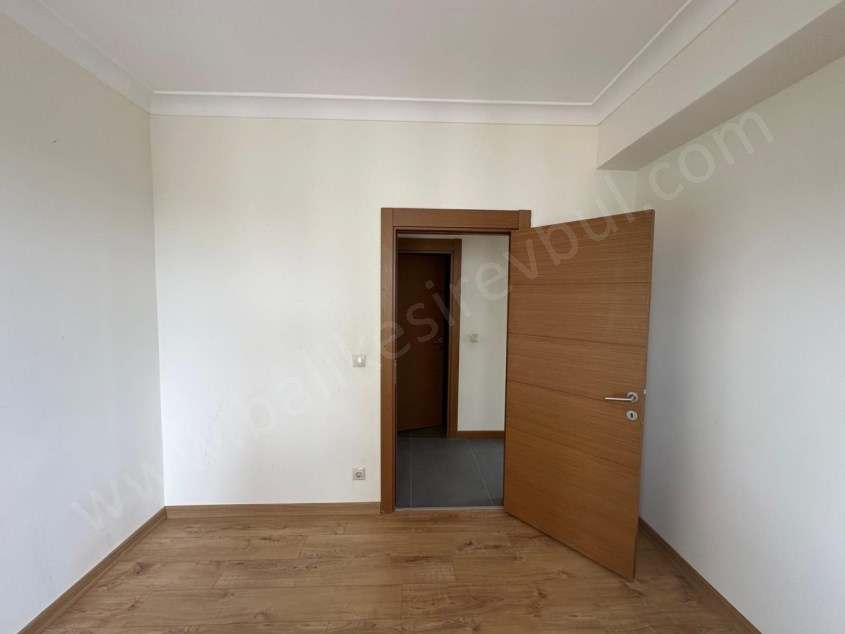 BALIKESİR KİRALIK DAİRE SAFİR DEN YENİ KARESİ BALTOKTA 3+1 97 M2 ASANSÖRLÜ LUX ARAKAT DAİRE
