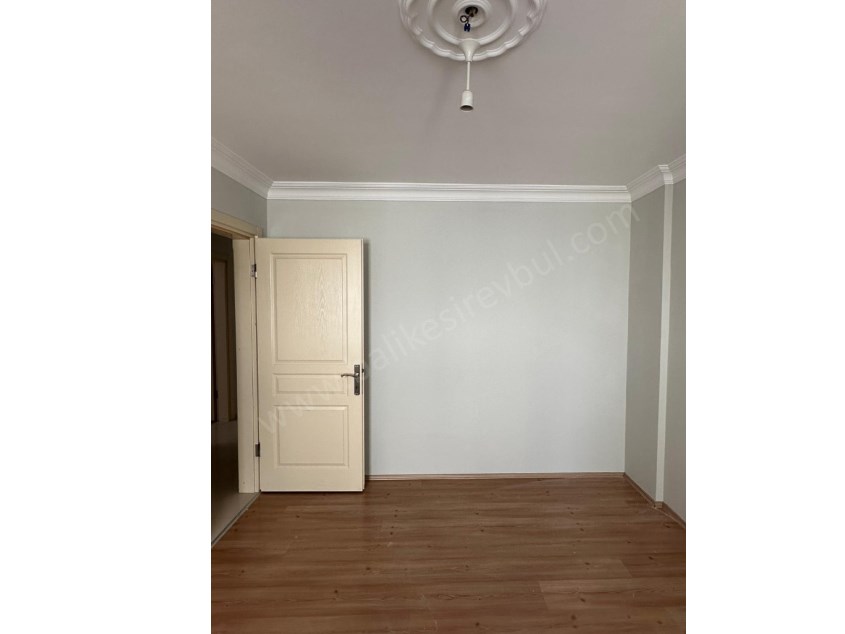 BALIKESİR KİRALIK DAİRE SAFİR DEN BAHÇELİEVLER ASUVA PARK YAKINI MEVKİİ YERDE 3+1 130 M2 DAİRE