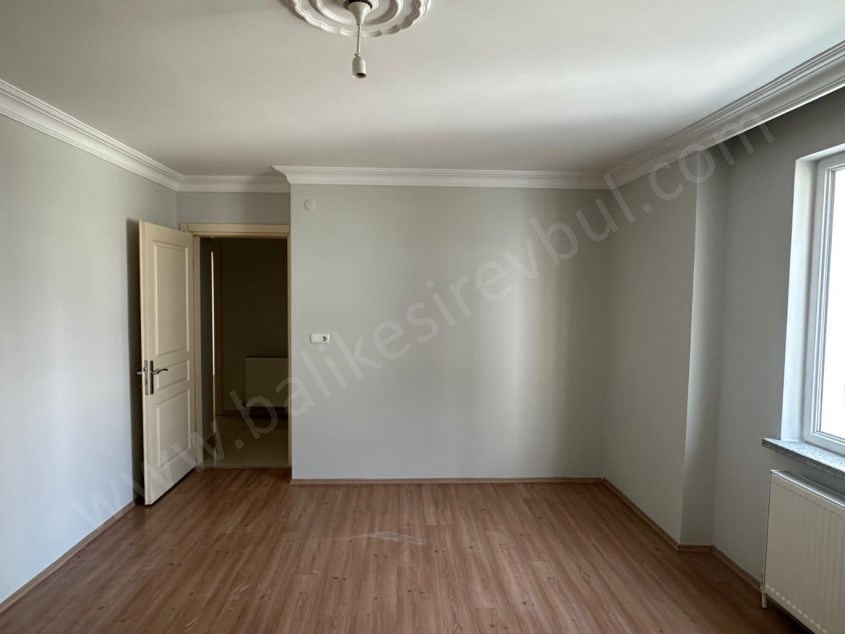 BALIKESİR KİRALIK DAİRE SAFİR DEN BAHÇELİEVLER ASUVA PARK YAKINI MEVKİİ YERDE 3+1 130 M2 DAİRE