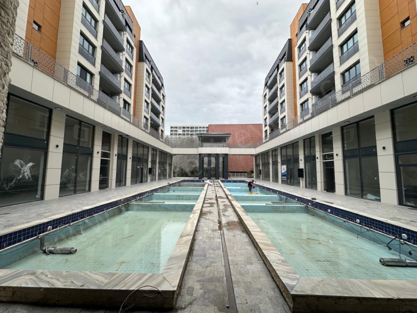 BALIKESİR KİRALIK DÜKKAN SAFİR DEN AYYILDIZ KONUTLARINDA 145 M2 10 BURDA AVM YANI  KÖŞE DÜKKAN