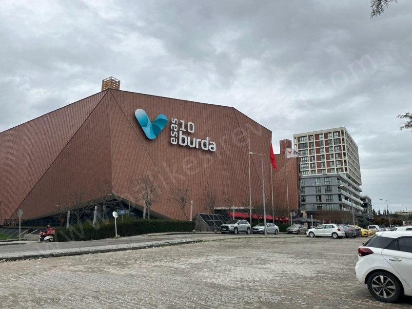 BALIKESİR KİRALIK DÜKKAN SAFİR DEN AYYILDIZ KONUTLARINDA 145 M2 10 BURDA AVM YANI  KÖŞE DÜKKAN