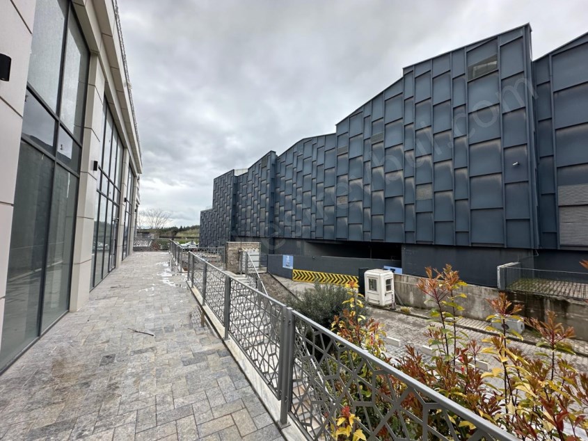 BALIKESİR KİRALIK DÜKKAN SAFİR DEN AYYILDIZ KONUTLARINDA 107 M2 10 BURDA AVM YANI ARKA CEPHE DÜKKAN