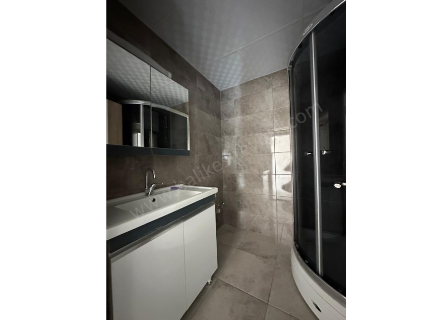 BALIKESİR KİRALIK DAİRE SAFİR DEN ADLİYE ŞEHİR HST.YAKINI 2+1 90 M2 AYRI MUTFAKLI ASANSÖRLÜ ARAKAT