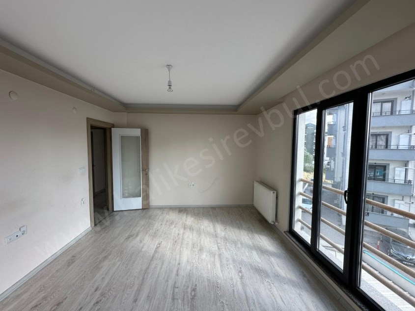 BALIKESİR KİRALIK DAİRE SAFİR DEN ADLİYE ŞEHİR HST.YAKINI 2+1 90 M2 AYRI MUTFAKLI ASANSÖRLÜ ARAKAT