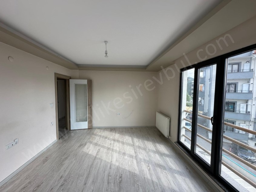 BALIKESİR KİRALIK DAİRE SAFİR DEN ADLİYE ŞEHİR HST.YAKINI 2+1 90 M2 AYRI MUTFAKLI ASANSÖRLÜ ARAKAT
