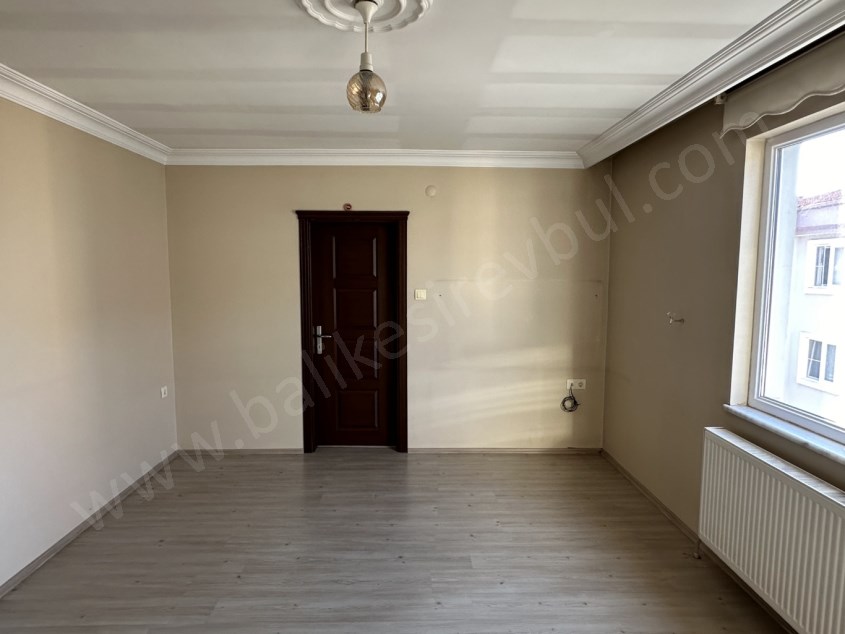BALIKESİR KİRALIK DAİRE SAFİR DEN BAHÇELİEVLER SAVAŞTEPE CAD.YAK.3+1 170 M2 ASANSÖRLÜ SON KAT DAİRE