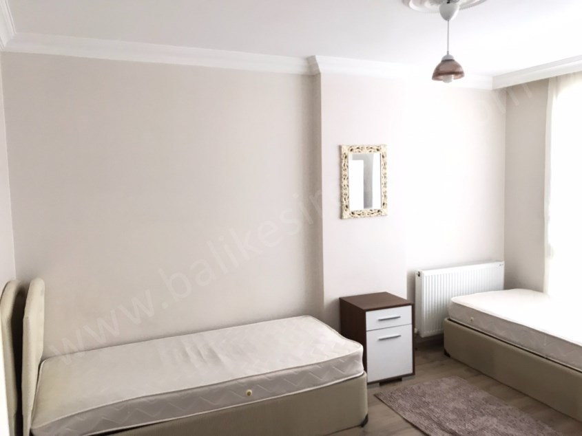 BALIKESİR KİRALIK DAİRE SAFİR DEN NECATİ EĞİTİM FAKÜLTESİ YANI 1+1 45 M2 EŞYALI ASANSÖRLÜ LUX ARAKAT