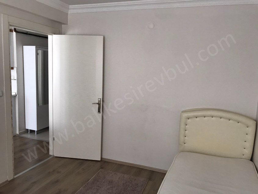 BALIKESİR KİRALIK DAİRE SAFİR DEN NECATİ EĞİTİM FAKÜLTESİ YANI 1+1 45 M2 EŞYALI ASANSÖRLÜ LUX ARAKAT