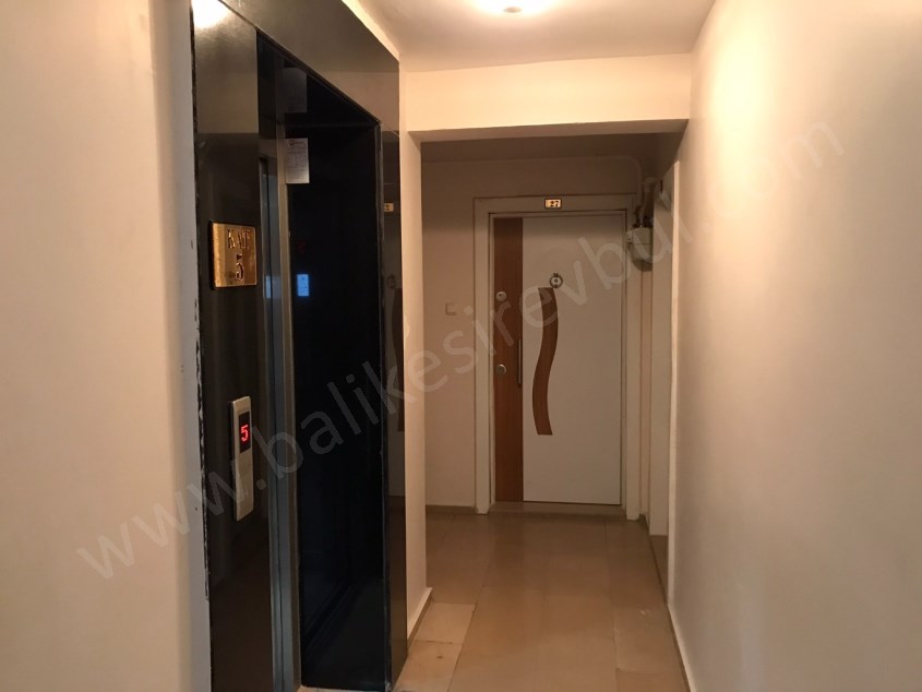 BALIKESİR KİRALIK DAİRE SAFİR DEN NECATİ EĞİTİM FAKÜLTESİ YANI 1+1 45 M2 EŞYALI ASANSÖRLÜ LUX ARAKAT