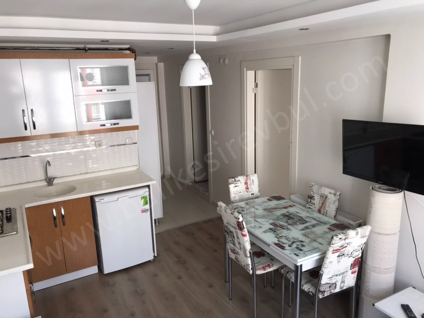 BALIKESİR KİRALIK DAİRE SAFİR DEN NECATİ EĞİTİM FAKÜLTESİ YANI 1+1 45 M2 EŞYALI ASANSÖRLÜ LUX ARAKAT