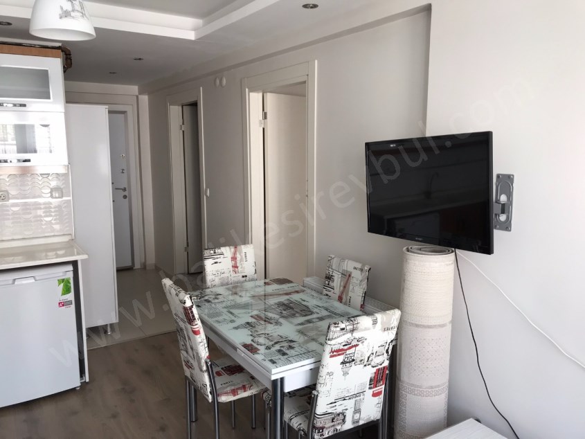 BALIKESİR KİRALIK DAİRE SAFİR DEN NECATİ EĞİTİM FAKÜLTESİ YANI 1+1 45 M2 EŞYALI ASANSÖRLÜ LUX ARAKAT
