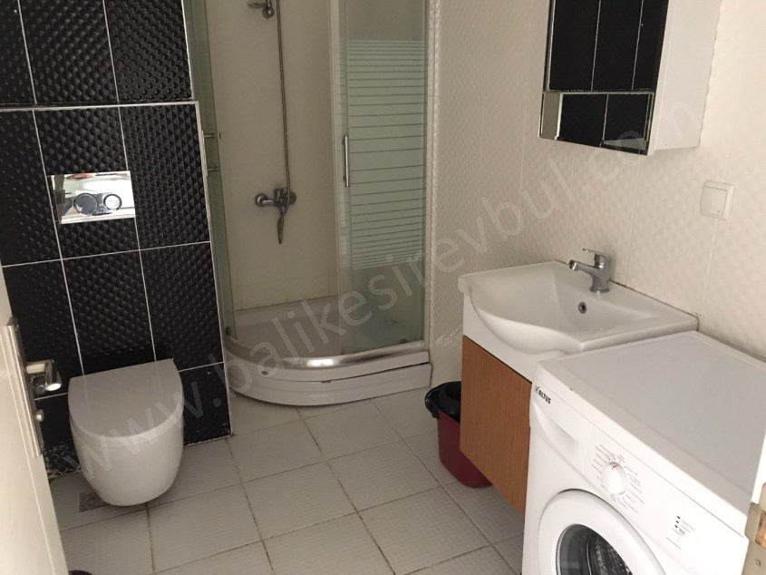 BALIKESİR KİRALIK DAİRE SAFİR DEN NECATİ EĞİTİM FAKÜLTESİ YANI 1+1 45 M2 EŞYALI ASANSÖRLÜ LUX ARAKAT
