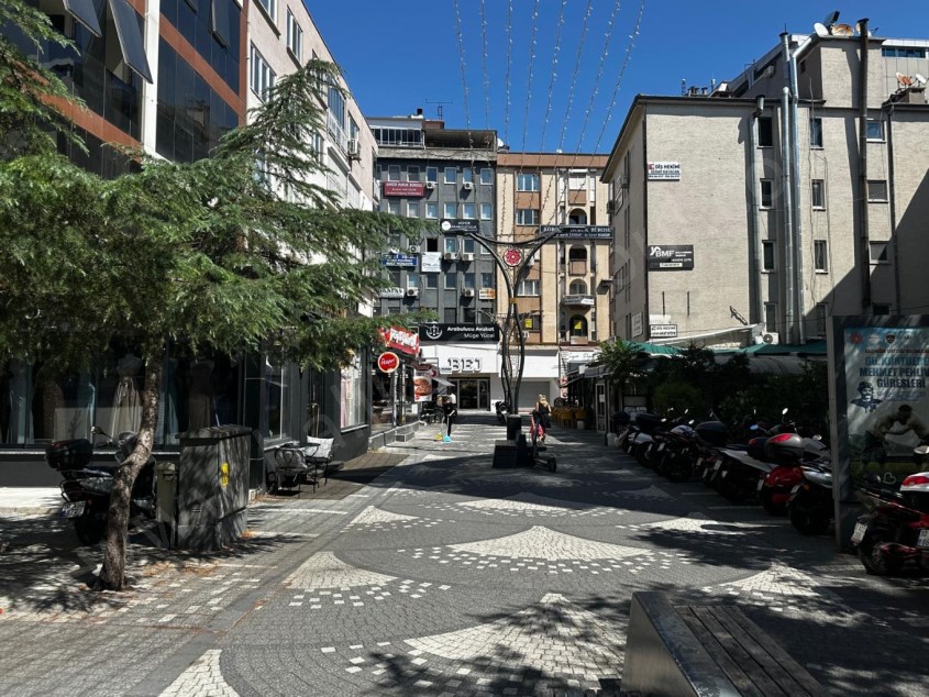 BALIKESİR KİRALIK DÜKKAN SAFİR DEN ÇARŞI MERKEZDE HÜKÜMET KARŞISI MEVKİİ YERDE 30 M2 DÜKKAN
