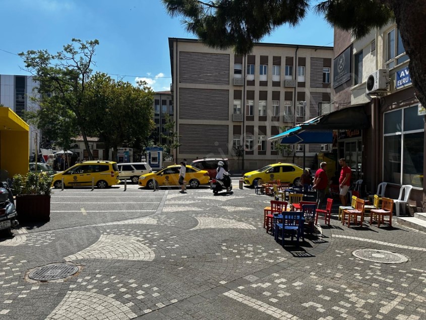 BALIKESİR KİRALIK DÜKKAN SAFİR DEN ÇARŞI MERKEZDE HÜKÜMET KARŞISI MEVKİİ YERDE 30 M2 DÜKKAN
