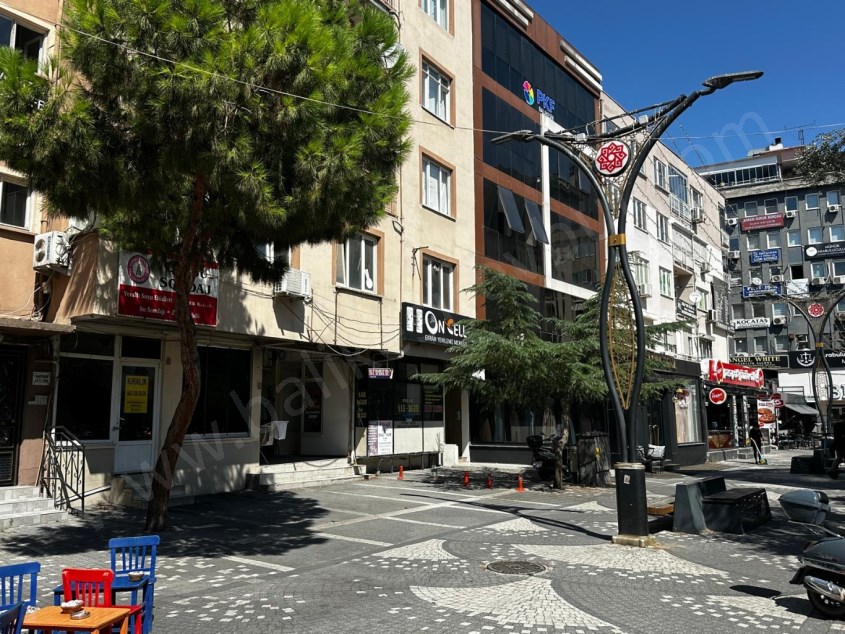 BALIKESİR KİRALIK DÜKKAN SAFİR DEN ÇARŞI MERKEZDE HÜKÜMET KARŞISI MEVKİİ YERDE 30 M2 DÜKKAN