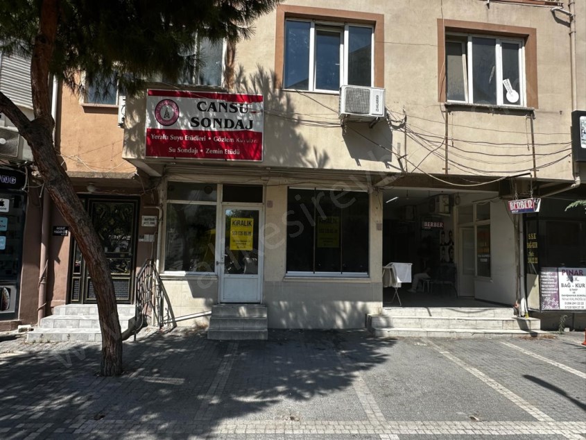 BALIKESİR KİRALIK DÜKKAN SAFİR DEN ÇARŞI MERKEZDE HÜKÜMET KARŞISI MEVKİİ YERDE 30 M2 DÜKKAN