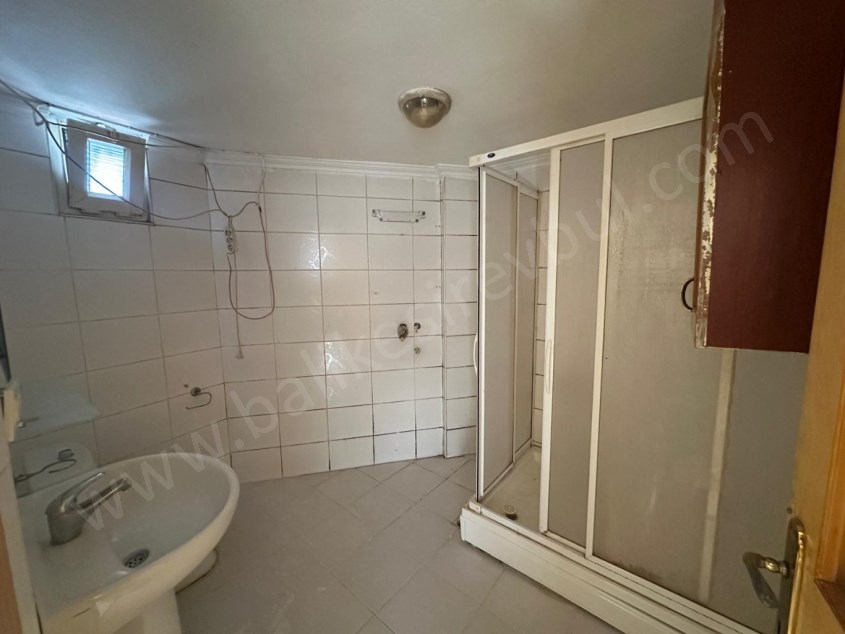 BALIKESİR KİRALIK DAİRE SAFİR DEN ÇARŞI MERKEZE YÜRÜME MESAFESİNDE 2+1 90 M2 ASANSÖRLÜ ARAKAT DAİRE