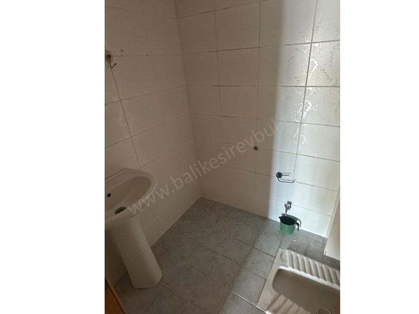 BALIKESİR KİRALIK DAİRE SAFİR DEN ÇARŞI MERKEZE YÜRÜME MESAFESİNDE 2+1 90 M2 ASANSÖRLÜ ARAKAT DAİRE